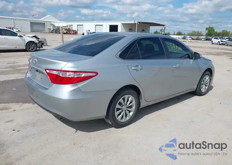 2017 Toyota Camry Le z USA, uszkodzony, nr VIN 4T1BF1FK8HU415041